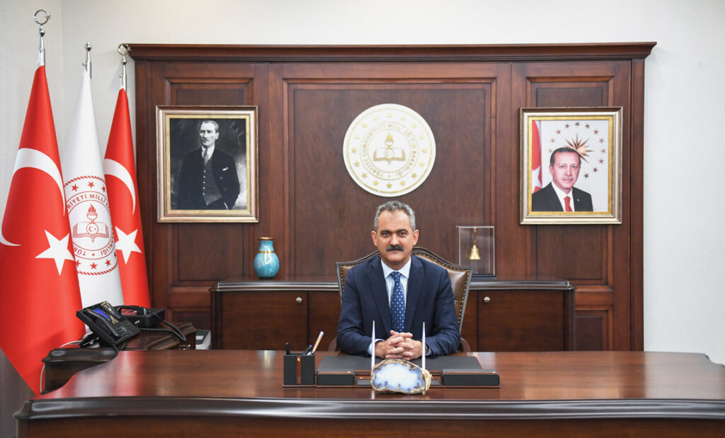 Üniversitelerdeki yabancı öğrenci sayısını açıkladı!