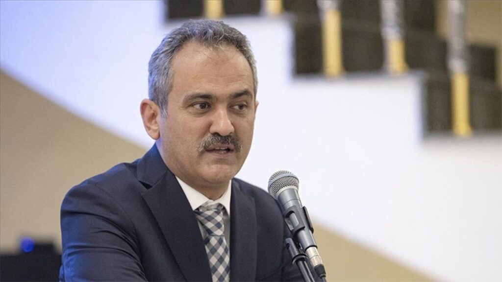 Bu yıl YKS ve LGS’ye girecek öğrenciler 2. dönem konularından muaf tutulacak! İşte Detaylar.