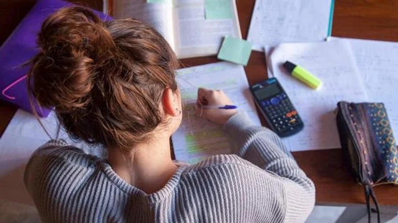 Başarılı Öğrencilerin Sınav Sırrı: Verimli Bir Çalışma Programı ve Motivasyon Stratejileri